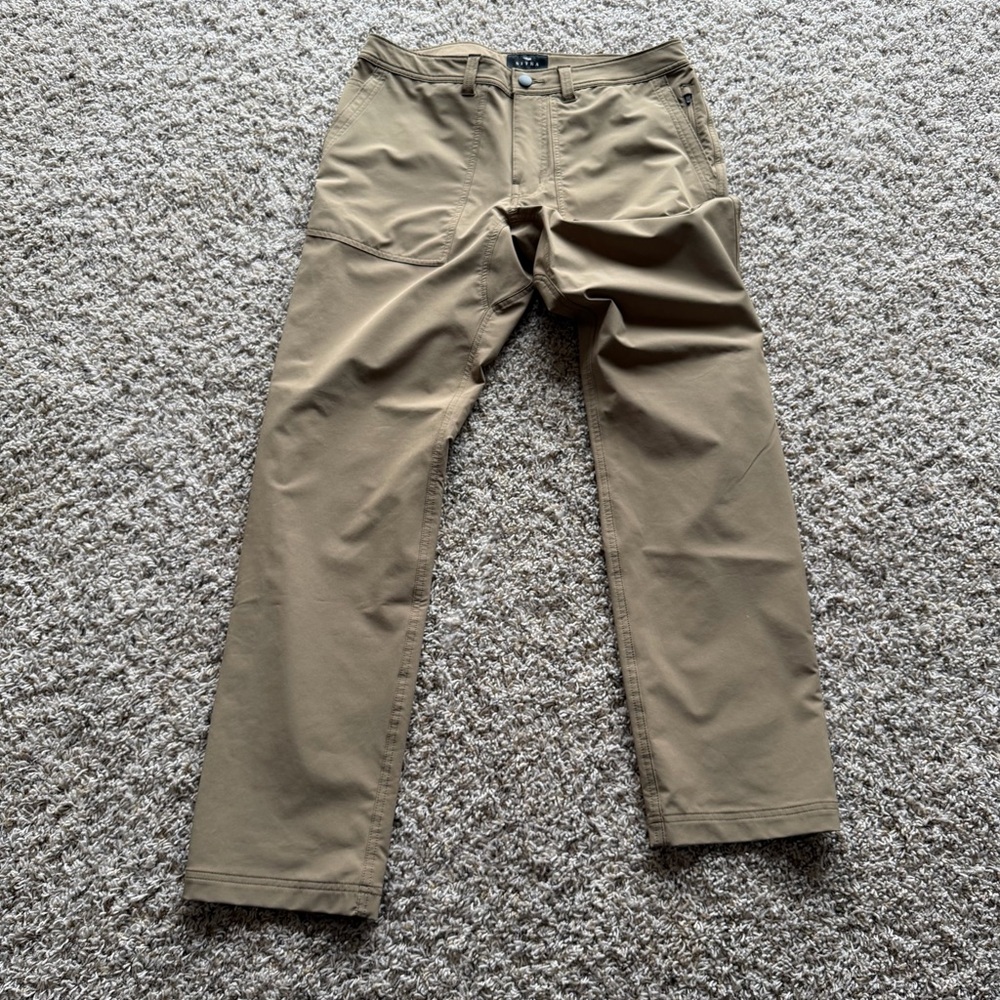 Classic Men's Khaki Chinos